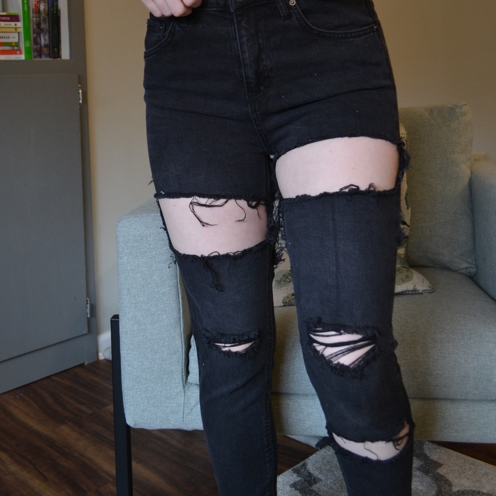 Distressed jeans size 8